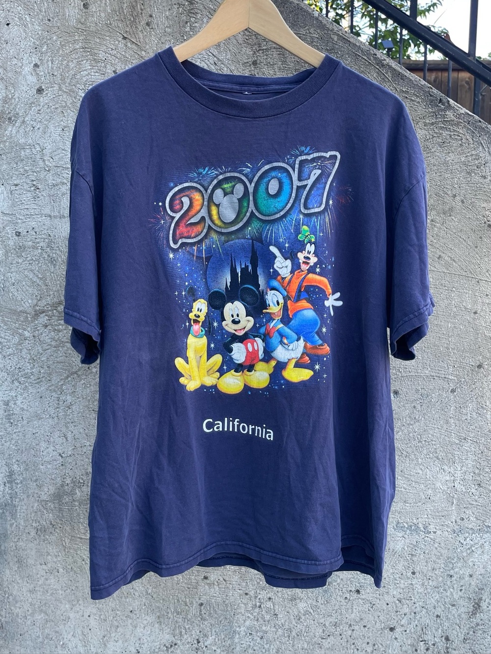 Navy blue 2007 Disneyland California t shirt XL